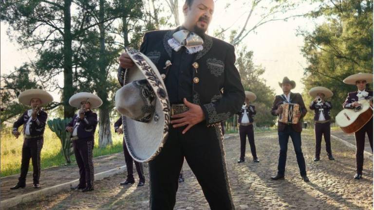 Pepe Aguilar anuncia el inicio de su gira Jaripeo Sin Fronteras por México.
