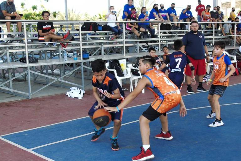 Toros debuta con pie derecho en Copa Mazatlán-Venados de Basquetbol