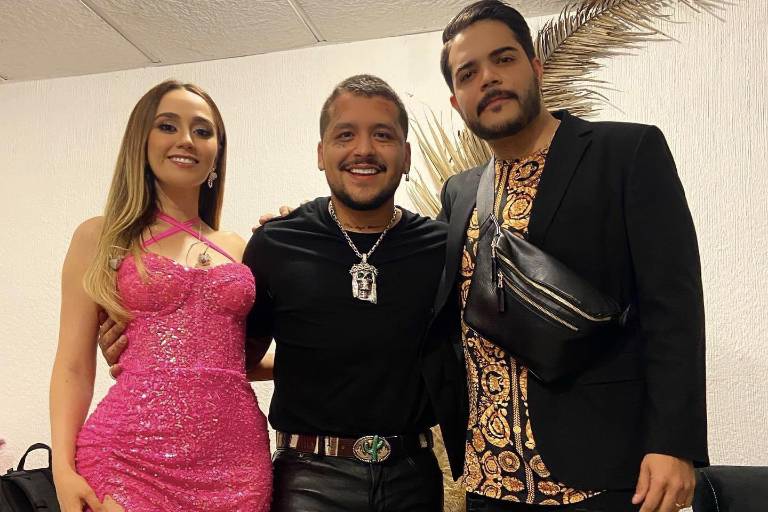La sinaloense Carolina Ross canta junto a Christian Nodal