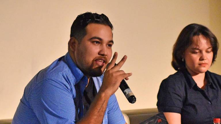 El poeta Sergio H. García participa en el Jueves Literario con su libro de poemas ‘Tengo la boca llena de tierra’.