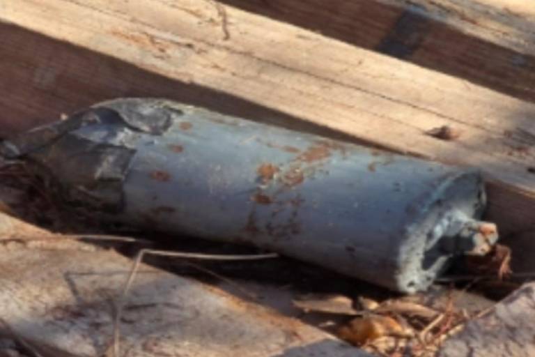 Militares resguardaron la zona en Escuinapa tras el hallazgo de un artefacto explosivo improvisado.