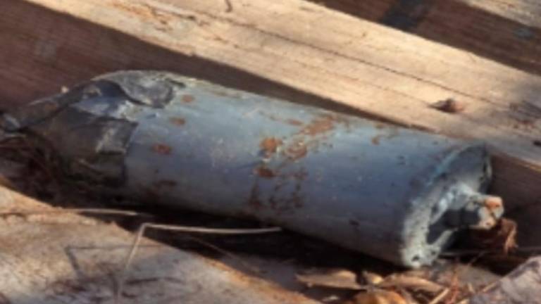 Militares resguardaron la zona en Escuinapa tras el hallazgo de un artefacto explosivo improvisado.