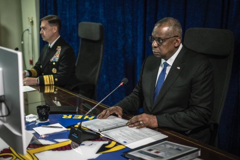 Lanza EU coalición militar de 10 países en el mar Rojo para responder a ataques de rebeldes hutíes