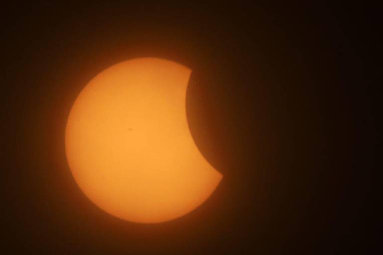 Inicia la fase de parcialidad del Eclipse Total de Sol en Mazatlán