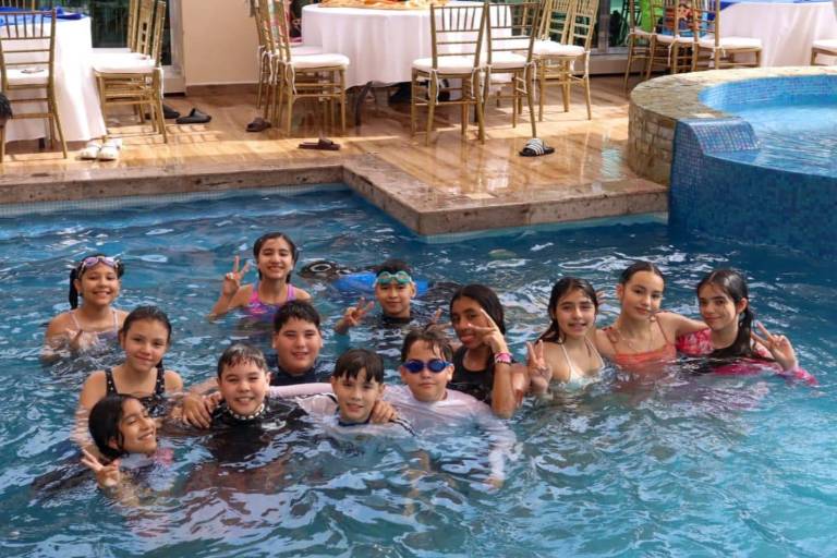 Con divertida piscinada celebra Gael Gaxiola Valdez su graduación