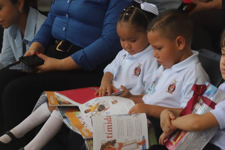 Destaca Sepyc avance del 85% en la entrega de útiles y uniformes en Sinaloa