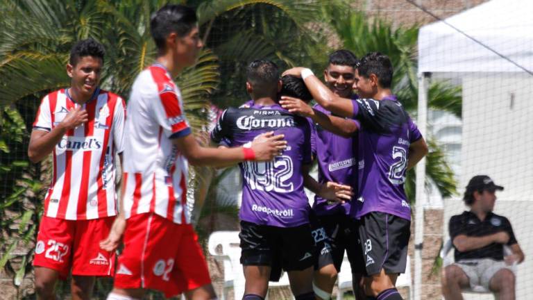 Mazatlán FC logra contundente triunfo en casa.