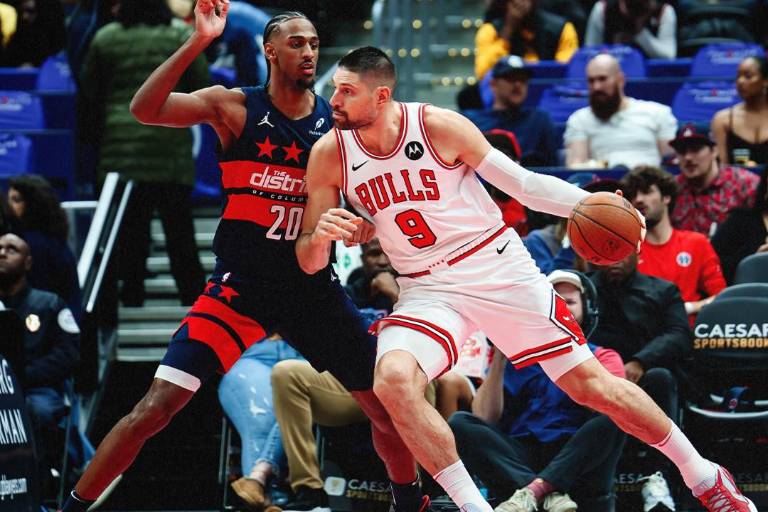 Nikola Vucevic aporta doble-doble en la victoria de Bulls