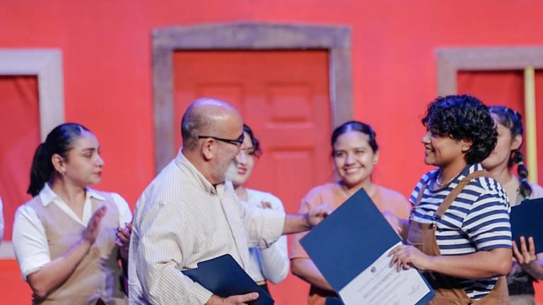 Originaria de Mazatlán, Gabs Ramírez es egresada de la Carrera Técnica en Arte Teatral del Centro Municipal de las Artes.