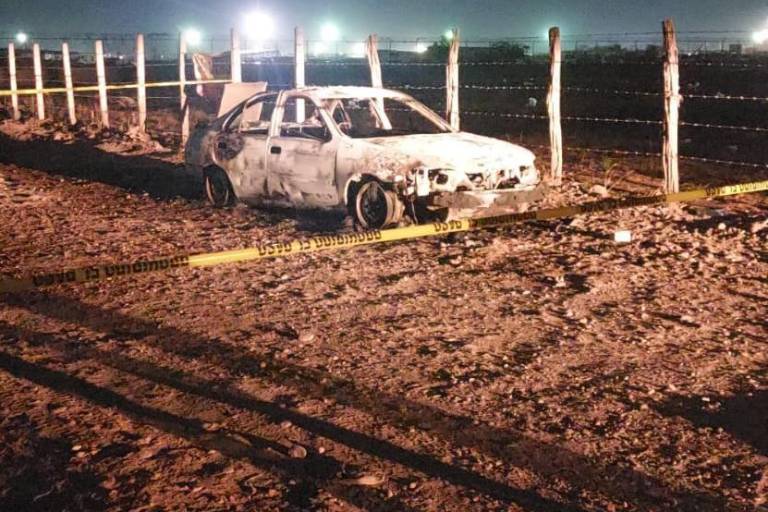 Apagan vehículo a espaldas de pensión de Tránsito de Culiacán; hallan un cuerpo