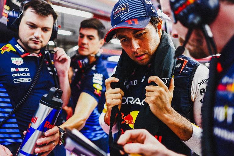 Christian Horner manda claro mensaje a Checo Pérez