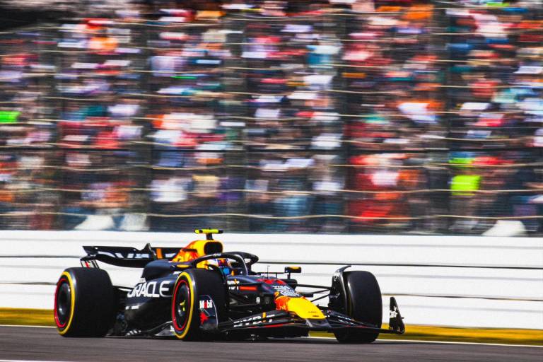 Checo Pérez es optimista de permanecer con Red Bull más allá de 2024