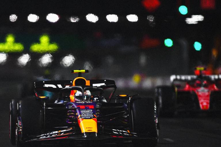 Checo Pérez finaliza quinto en segunda práctica en Abu Dhabi