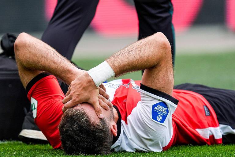 Santiago Giménez no jugará con el Feyenoord lo que resta del 2024