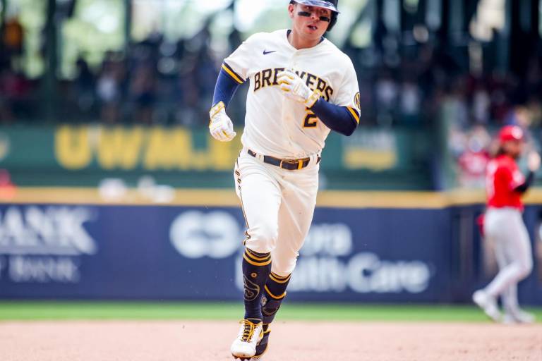 Luis Urías retorna a la actividad y produce para los Cerveceros de Milwaukee