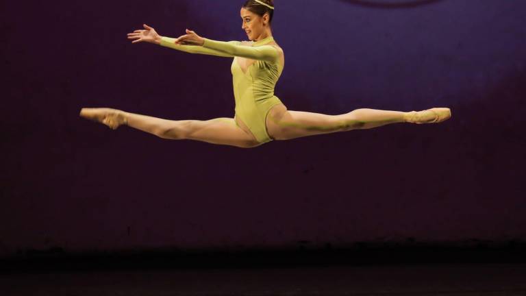 Obtiene Mariana Cháidez primer lugar en Concurso de Ballet Festival Guadalajara