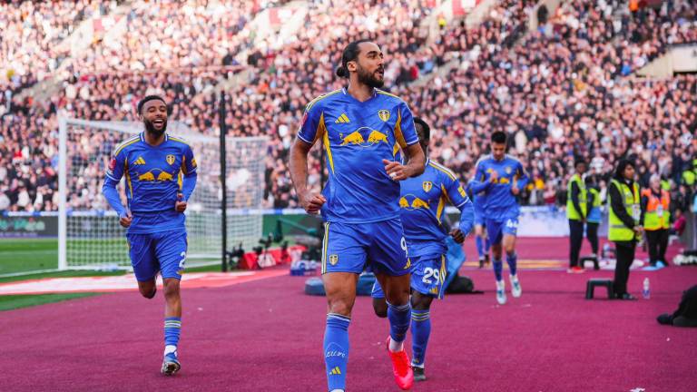 El Leeds United se impone 4-3 en penales.