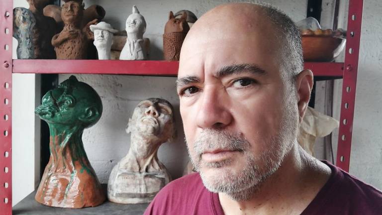 El multipremiado artista plástico Lenin Márquez es egresado de la Escuela de Artes Plásticas de la UAS.