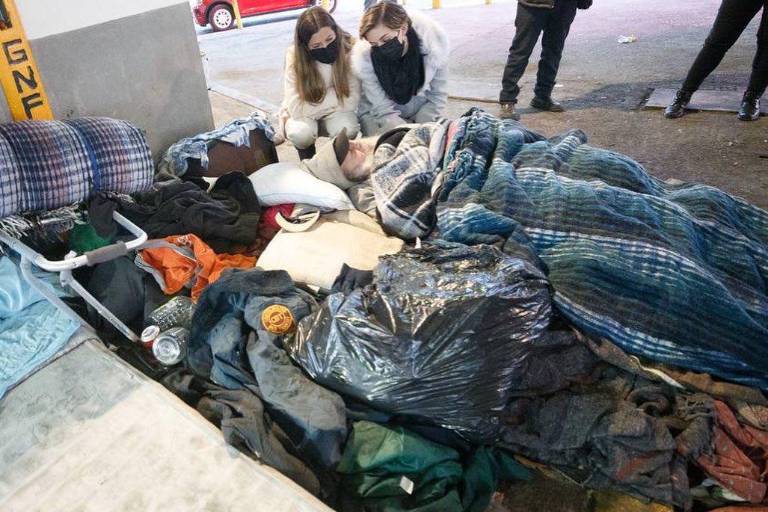 Mariana Rodríguez sube fotos de gente en situación de calle y provoca ola de críticas