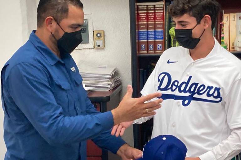Firman Dodgers al joven Agustín Acosta Villegas de Culiacán
