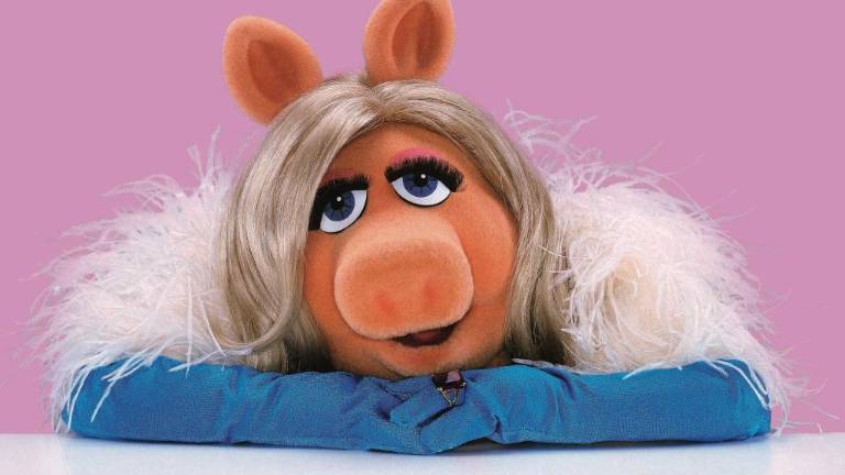 Usuarios de redes sociales piden que se cancele a Peggy de los Muppets.