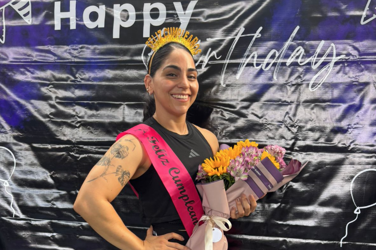 Emotivo festejo recibe la coach Iriana Rivas por su cumpleaños