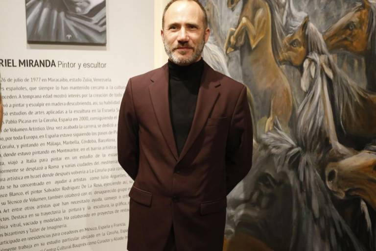 Plasma el español Gabriel Miranda la cultura gallega en su exposición ‘1900 Grises’