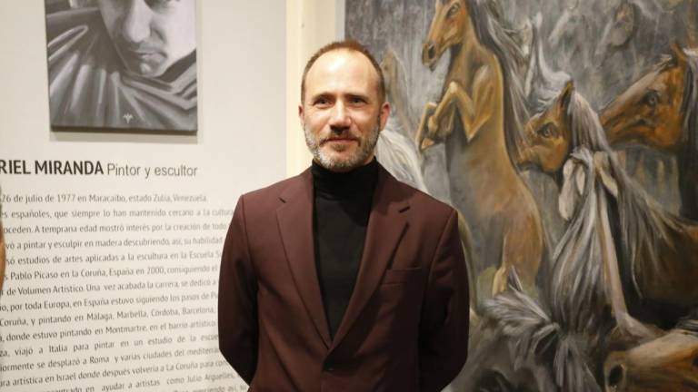 Plasma el español Gabriel Miranda la cultura gallega en su exposición ‘1900 Grises’