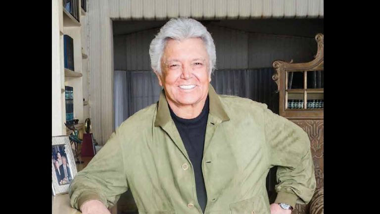 El cantante Alberto Castro se pronuncia a favor de que se multe a los lugares públicos que promuevan el reggaetón.