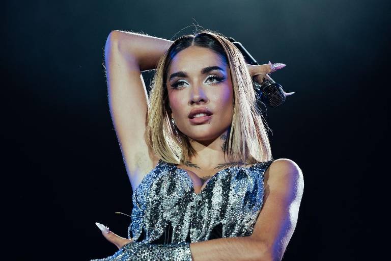 Pospone María Becerra el estreno de su nueva canción por problemas de salud