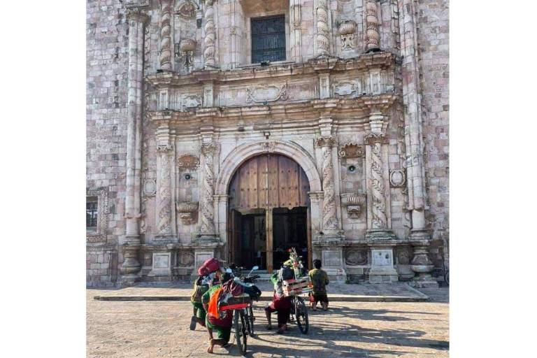 Peregrinos pedalean para visitar el Santuario de Nuestra Señora del Rosario