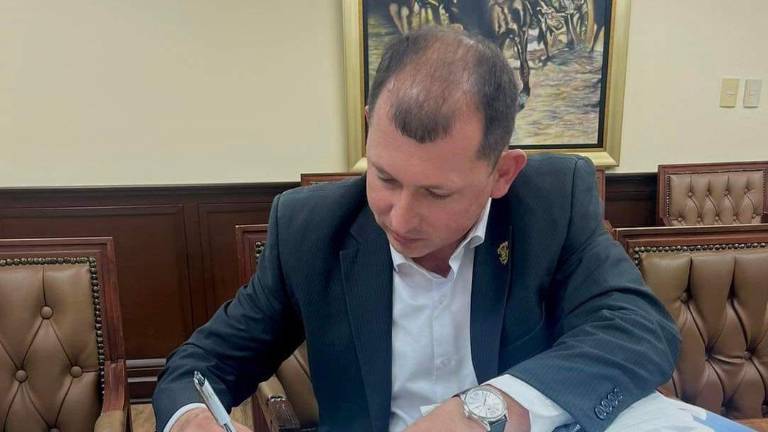 Robespierre Lizárraga Otero obtuvo la confirmación de egresados de que ya se legalizó el título.