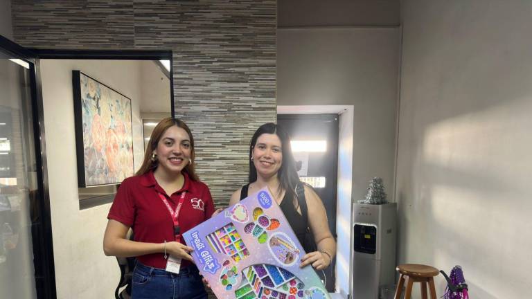 De parte de la Senadora Paloma Sánchez Ramos se recibió un regalo para entregar dentro de la campaña Sé Un Rey Mago.