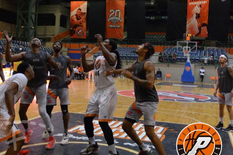 Pioneros de Los Mochis se queda con el triunfo ante Caballeros de Culiacán