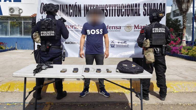 El detenido, el arma, cargadores y cartuchos fueron puestos a disposición del Ministerio Público Federal.