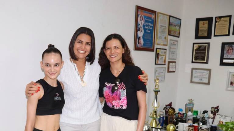 Sesashi Guerrero (der.) quiere actualizarse sobre su disciplina.