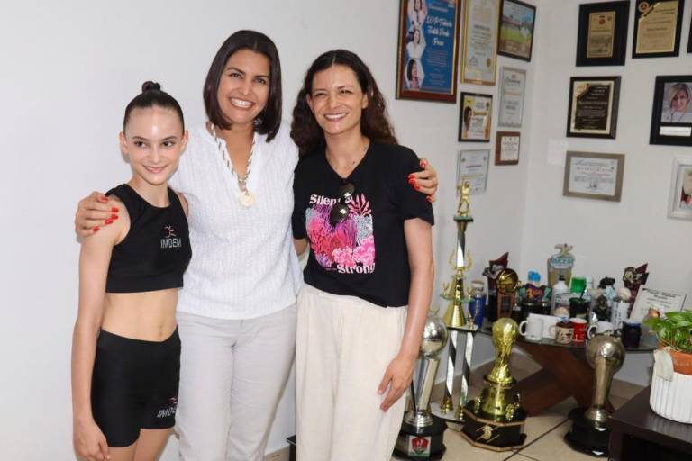 Entrenadora mazatleca de gimnasia rítmica parte a Francia para seguirse capacitando