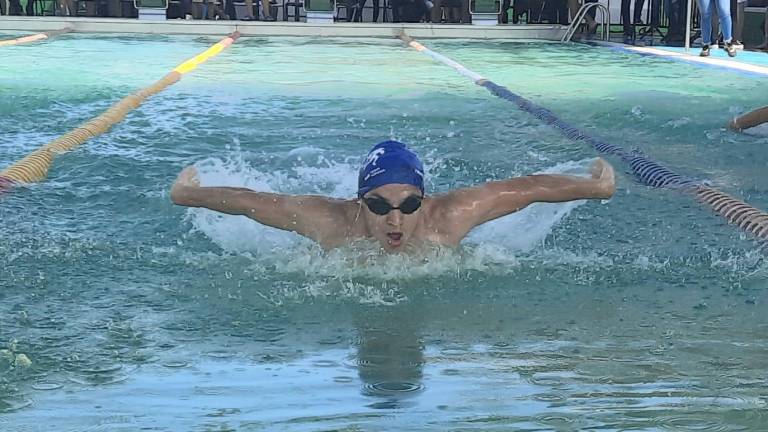 Poco más de 150 nadadores demostraron sus conocimientos y condición física durante la justa celebrada en la capital sinaloense.