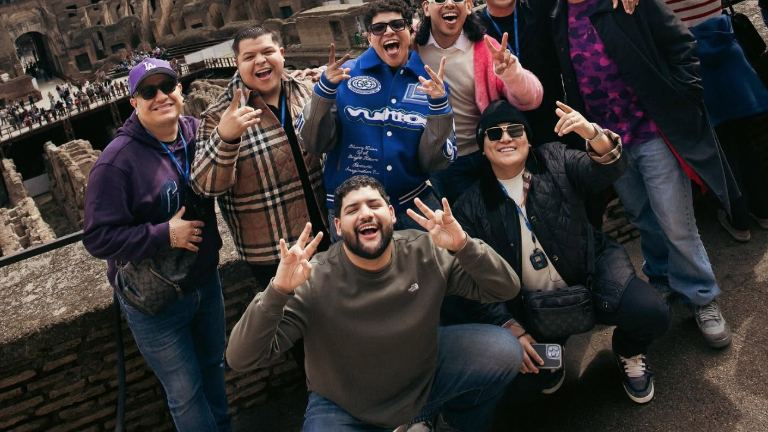 Grupo Firme.