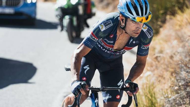 Mikel Landa firma una gesta inolvidable en el Collado del Alguacil.