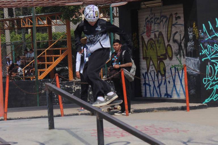 Se adueña Mazatlán del oro en el skateboarding estatal