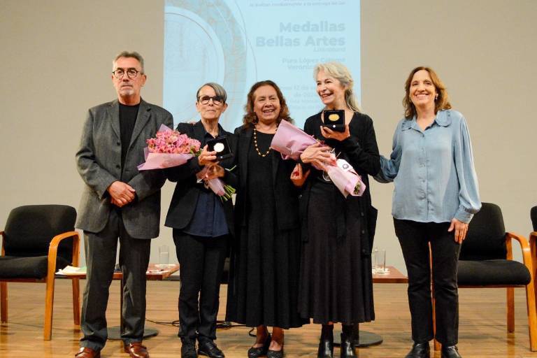 Pura López Colomé y Verónica Murguía reciben la Medalla Bellas Artes