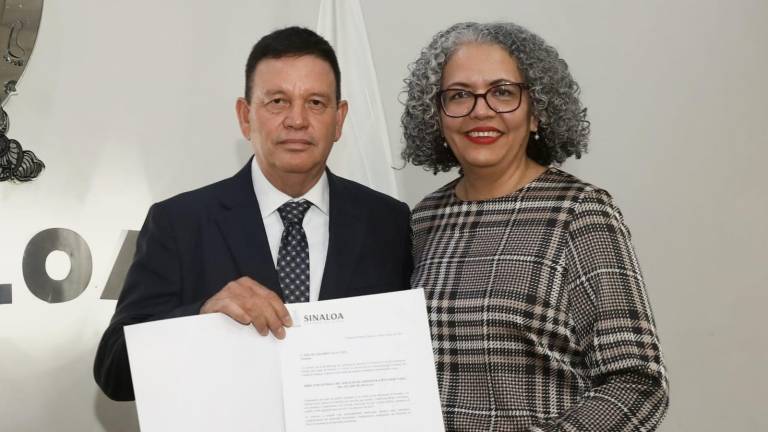 Edgar Gerardo Vega Cuen recibió su nombramiento de manos de la Gobernadora Graciela Domínguez Nava.