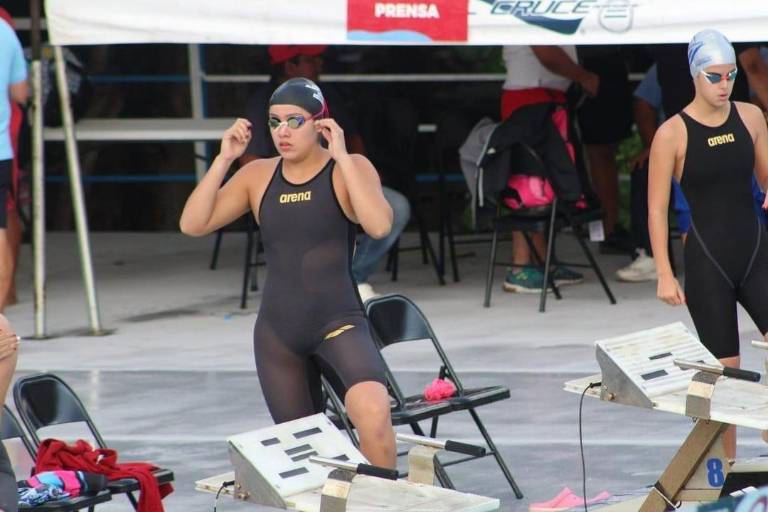 Nadadoras mazatlecas adquieren experiencia en Campeonato Nacional Curso Largo