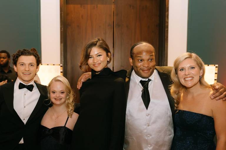 Reaparece Tom Holland tras el accidente que sufrió en el rodaje de ‘Spider-Man: Brand New Day’