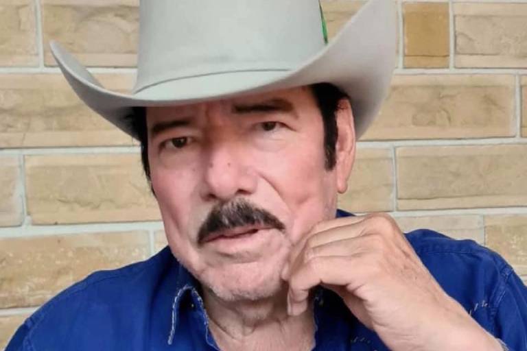 Lalo Mora habla sobre el video donde se ve tocando a una fan; dice que se iba a caer