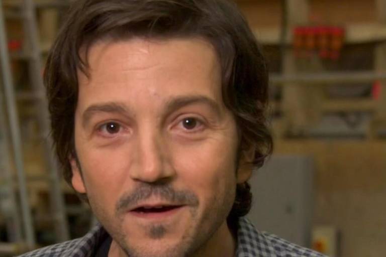 Diego Luna habla por primera vez de la muerte de su papá, Alejandro Luna