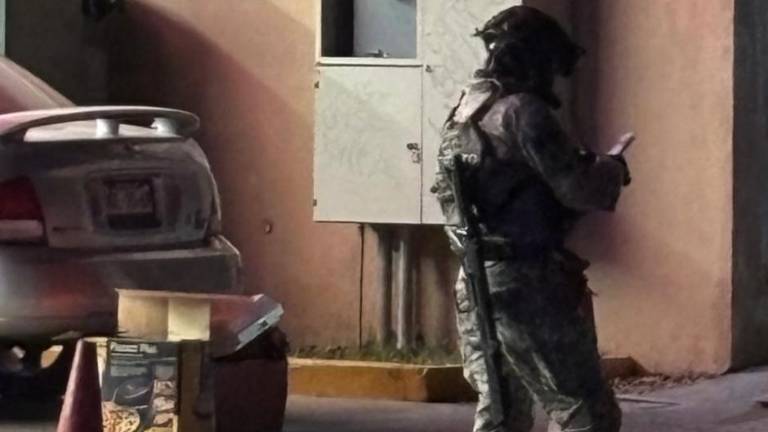Elementos del Ejército Mexicano resguardaron el estacionamiento en la colonia El Palmito tras el reporte.