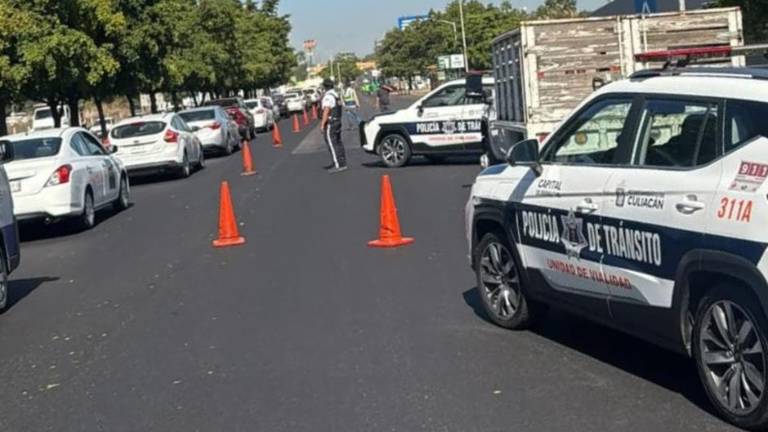 Por trabajos de reencarpetado, elementos de Vialidad mantienen cerrado un carril del bulevar José Limón.
