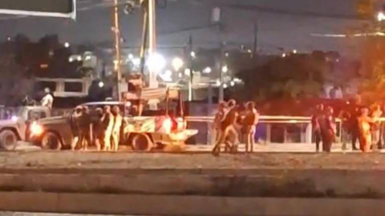 Personal militar resguarda la zona tras el enfrentamiento en el sector Chulavista.
